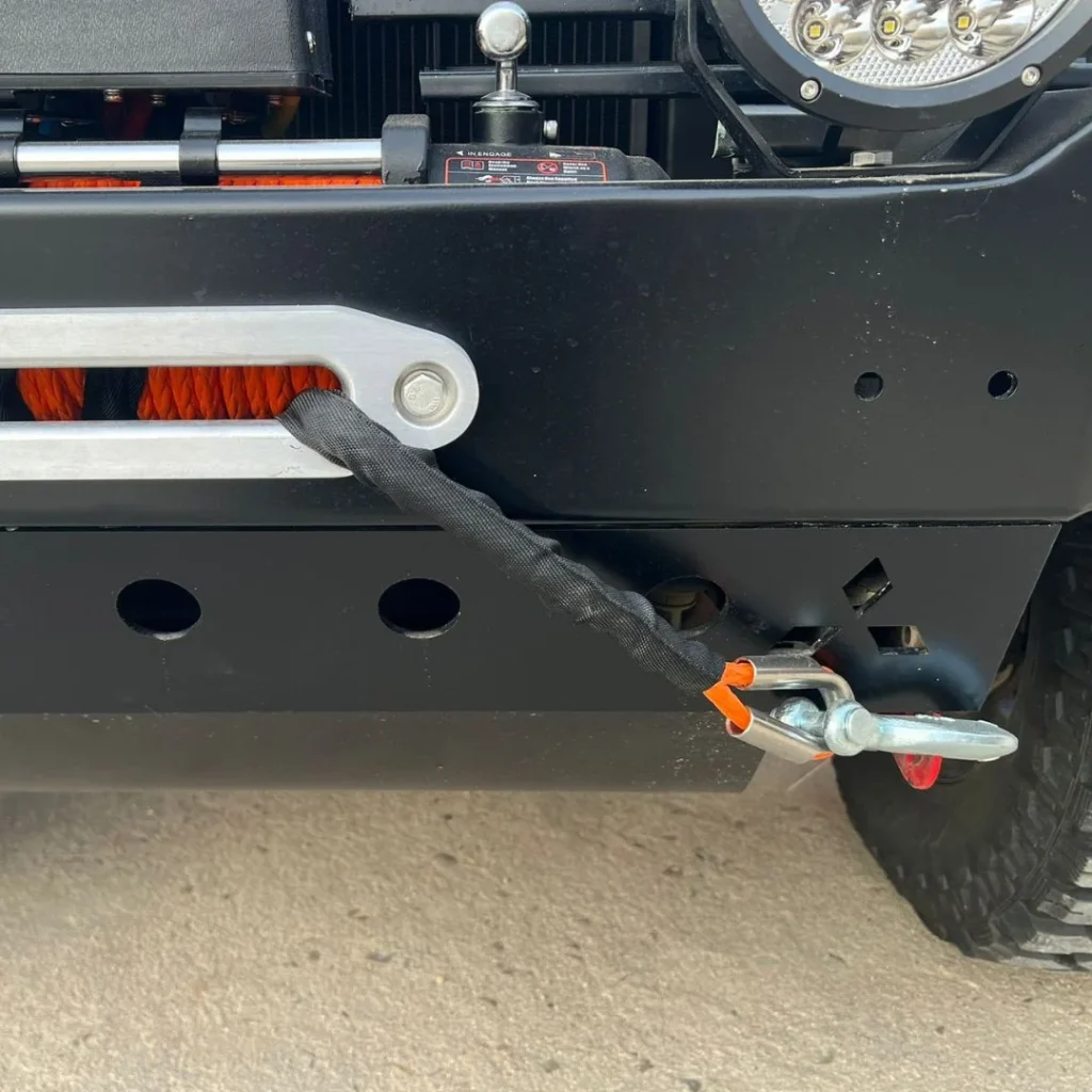 detalle del cabestrante en un 4x4