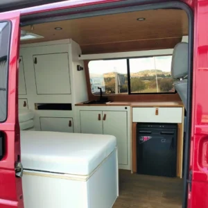 vw kombi roja camperizada homologada en itv